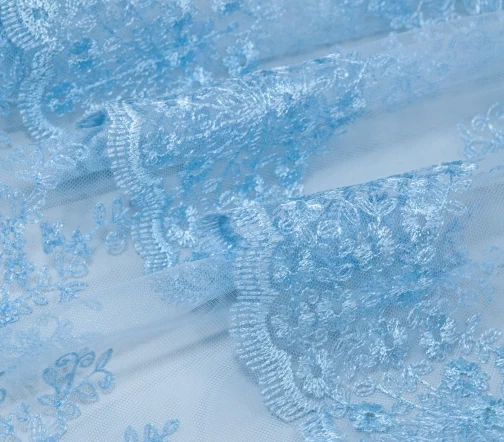 Вышивка на сетке "Цветы и листья", цвет голубой, 1052208