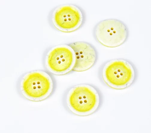 Пуговица, 4отв., пластик, цв. желтый/белый, 20 мм