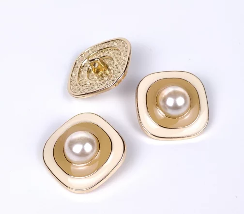 Пуговица Union Knopf квадрат, на ножке, металл/пластик, цвет бежевый/золото, 28 мм