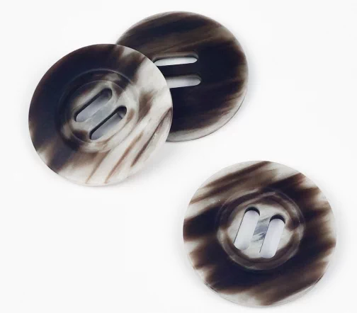 Пуговица, Union Knopf, под рог, 2 отв.-прорези, пластик, цвет бежево-коричневый, 34 мм