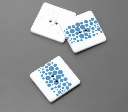 Пуговица DILL "Квадрат", 2 отв., пластик, цвет белый/синий, 25 мм
