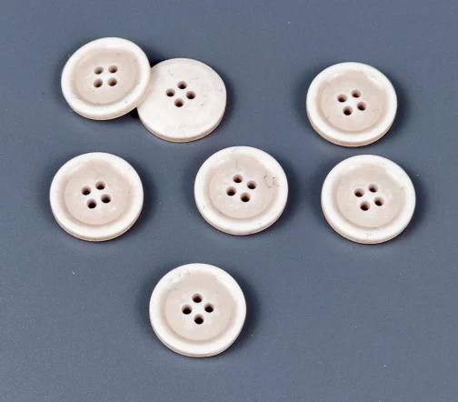 Пуговица, 4отв., пластик, цв. кремовый/белый, 15 мм