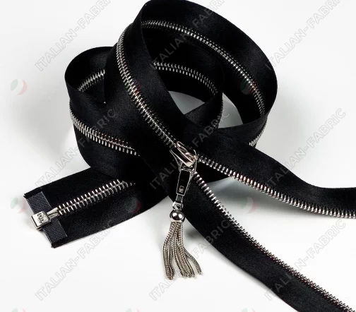 Молния RiRi атласная, металл, разъём, 1 замок 4 мм 60 см, подвеска Zuff, цепь Ni, цвет 2110, черный