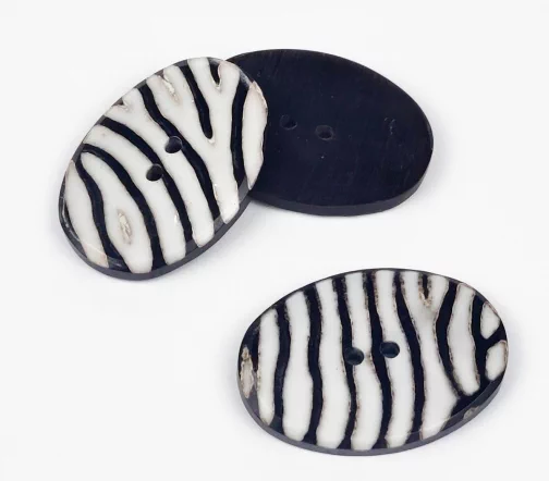 Пуговица, Union Knopf, "Анималистика", 2 отв., натур.рог, цв. черно-белый, 38 мм