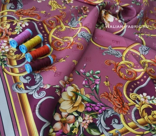 Платок "Цветы и вензеля", 88х88 см, фон брусничный, 01837-1