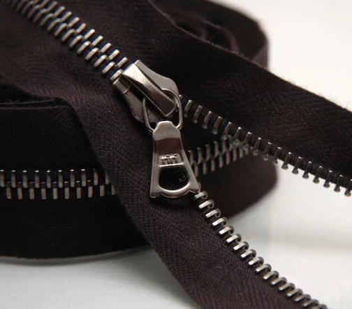 Молния RiRi металл, неразъёмная, 6 мм 18 см, подвеска Flach, цепь BR, цвет 2226, темно-коричневый