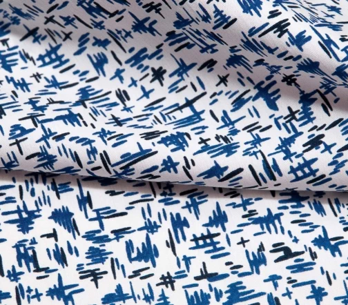 Сорочечный хлопок "Черные и синие штрихи на молочном", 1032206