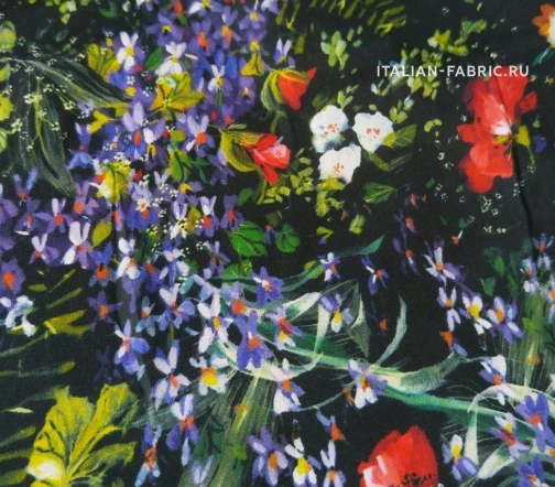 Шелк креповый "Красные и белые цветы", фон черный, 01155