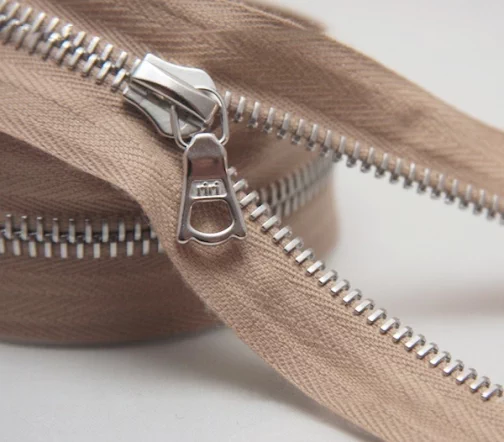 Молния RiRi металл, разъёмная, 1 замок 6 мм 60 см, подвеска Flach, цепь Ni, цвет 2212, бежевый