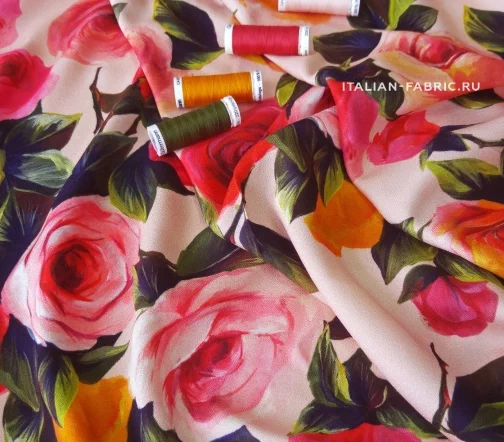 Креп "Розы", фон бежево-розовый, 00870