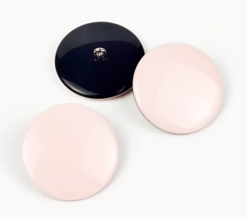 Пуговица, на ножке, 28 мм, пластик/металл, цвет пудровый/черный