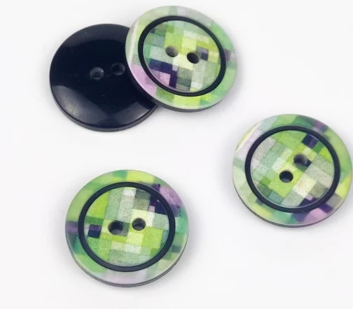 Пуговица, 2отв., пластик, цв. черный/зеленый, 18 мм
