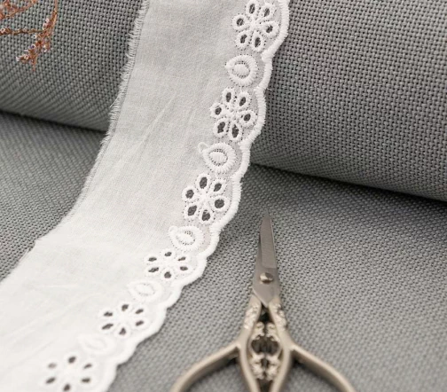 Шитье - вышивка на батисте (прошва) GOODMAN, ширина 45 мм, уп./3,5 м, цвет белый