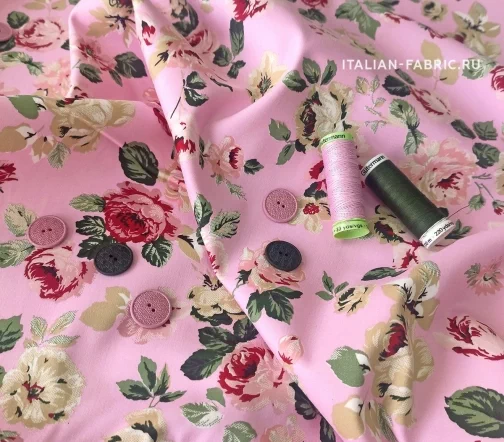 Джинсовая ткань Prada "Розы", фон розовый, 02006
