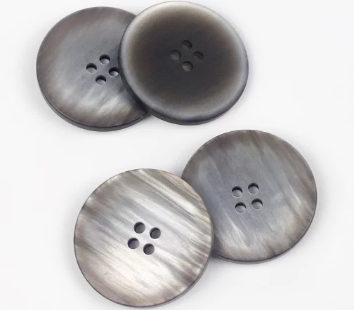 Пуговица, Union Knopf, круглая, вогнутая, перламутровый отлив, 4 отв., цвет серый, 28 мм