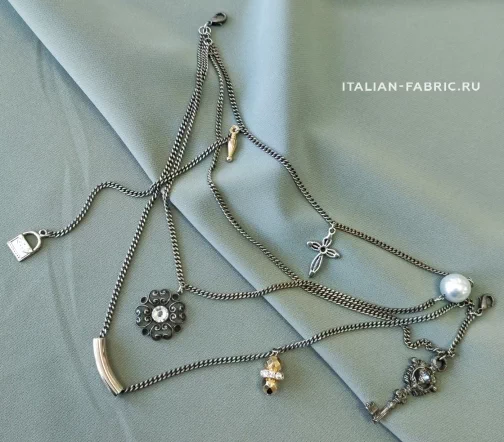 Декоративный элемент на карабинах Gafforelli со стразами Swarovski и подвесками, металл