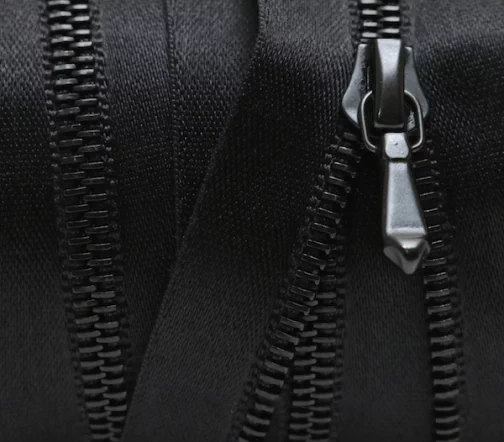 Молния RiRi атласная, металл, неразъём, 4 мм 60 см, подвеска Tropf, цепь EB, цвет 2110, черный