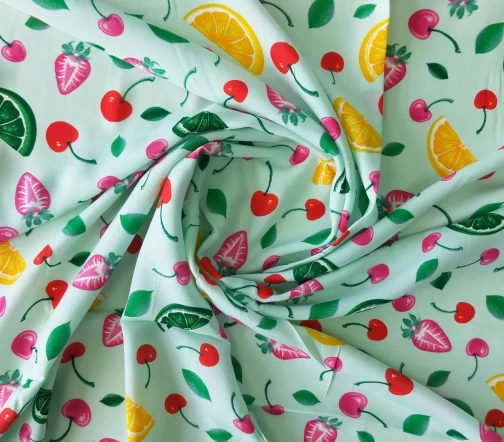 Штапель вискозный "Ягодки", фон мятный, 00223-1
