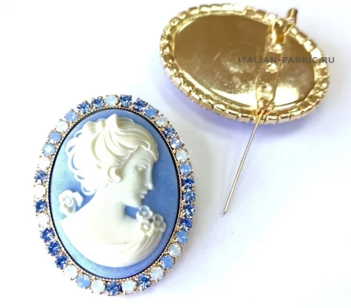 Брошь Gafforelli "Камея" со стразами Swarovski, 47х37 мм, золото/голубой