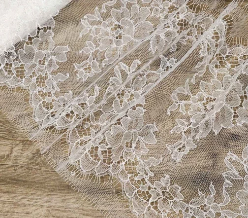 Кружево шантильи Sophie Hallette, ширина 18 см, цвет экрю