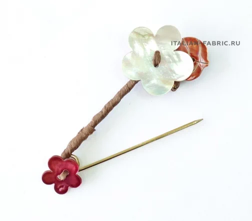 Булавка декоративная Gafforelli "Цветы и листок", перламутр/рафия, 95х37 мм