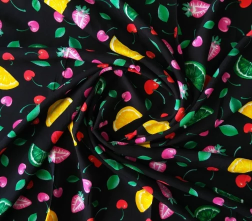 Штапель вискозный "Ягодки", фон черный, 00223-3