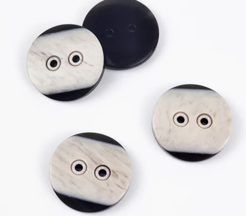 Пуговица, Union Knopf, 2 отв., пластик, цвет молочный с черными краями, 25 мм