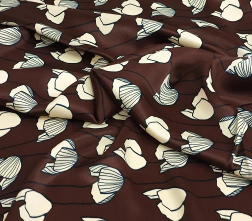 Атлас плательно-блузочный "Сливочные цветы", фон коричневый, 1032505