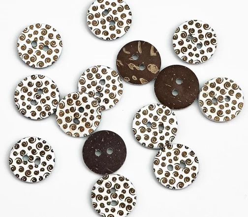 Пуговица Sandra, 15 мм, 2 отв., кокос, цвет белый/коричневый