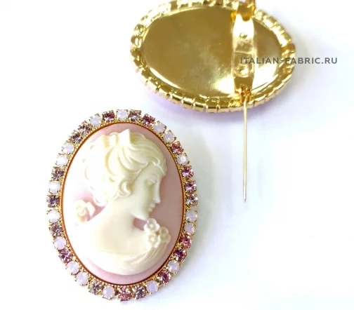 Брошь Gafforelli "Камея" со стразами Swarovski, 47х37 мм, золото/розовый