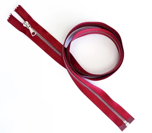 Молния RiRi атласная, металл, разъём, 1замок 4мм 70см, подвеска Flach, цепь Ni, цвет 9428, бургундия