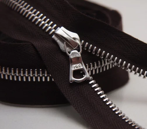 Молния RiRi металл, разъёмная, 2 замка 6 мм 90 см, подвеска Flach, цепь NI, цвет 2226, т.коричневый