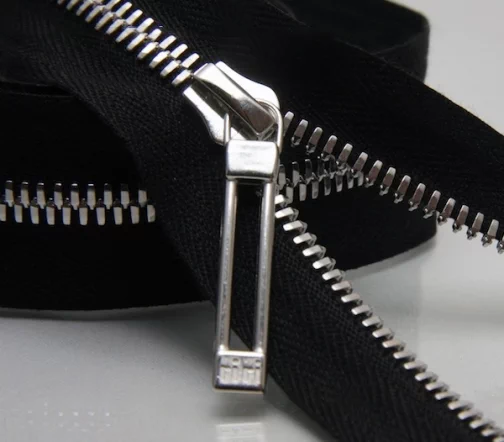 Молния RiRi металл, репс, неразъёмная, 6 мм 18 см, подвеска Stab, цепь Ni, цвет 2110, черный