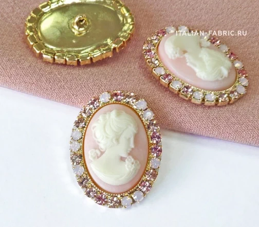 Пуговица Gafforelli "Камея", на ножке, со стразами Swarovski, цвет золото/розовый, 33х25 мм