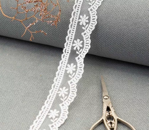 Кружево вышивка на тюле GOODMAN, ширина 30 мм, уп./4,5 м, цвет белый
