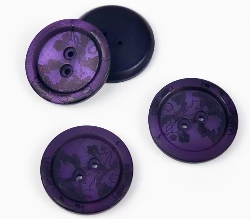 Пуговица, Union Knopf, "Цветочный орнамент", 2 отв., пластик, цвет фиолетовый, 28 мм