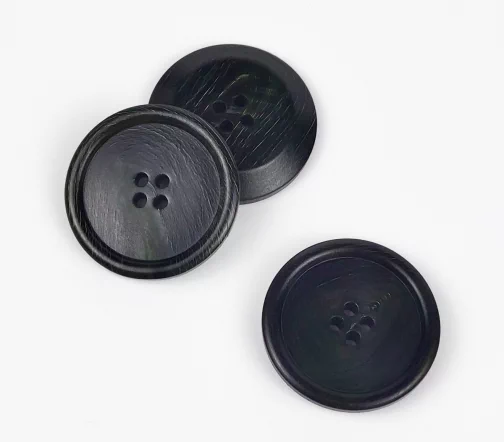 Пуговица "Классика", Union Knopf, натур.рог, 4 отв., цвет зеленый, 28 мм