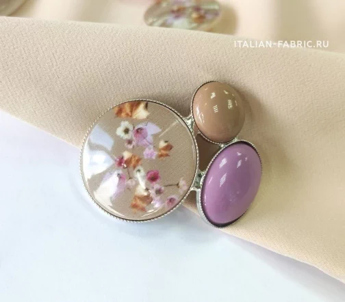 Брошь Gafforelli с цветочным принтом, пластик, цвет сиреневый/бежевый, 48х38 мм