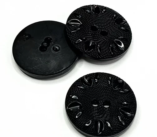 Пуговица Sandra "Листочки", 28 мм, 2 отв., пластик, цвет черный