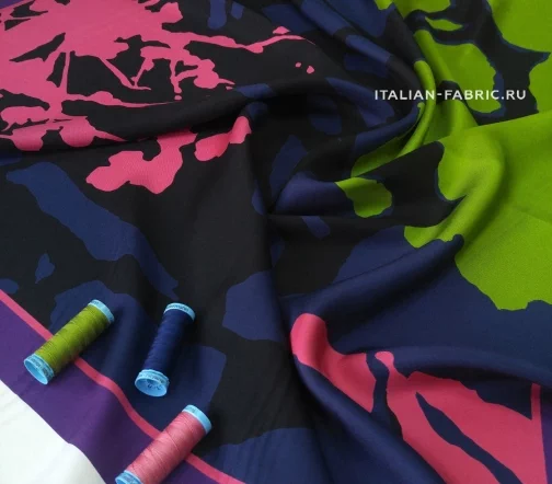 Платок "Цветочная абстракция" 90х90 см, фон черный, 01850