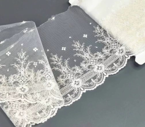 Кружево IEMESA (вышивка на тюле), ширина 17,4 см, цвет белый
